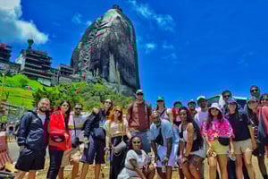 PREMIUM-Tour nach Guatapé, LUXUS-BOOT und KOSTENLOSER TRANSFER ab Medellín