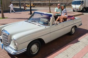 Cartagena: private tour in a vintage car with a historian