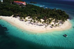 Samaná: Bacardi Island Boat Trip with Guide