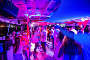 San Andrés: crucero en catamarán con cena y espectáculo