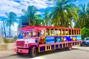 SAN ANDRES: VUELTA A LA ISLA EN CHIVA + HOYO SOPLADOR