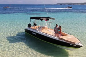 San Andres: Private San Andres Bay Tour by Luxury Speedboat