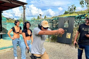 メデジンでのスポーツ射撃ツアーをご案内します