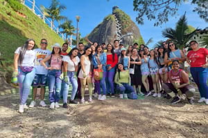 Kierros Guatapé - Piedra del Peñol, lähtö Medellínistä