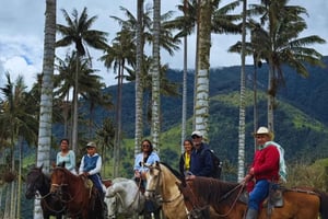 Тропа гигантов: конная прогулка в Ла-Карбонера