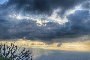 VIERAILU JA KIERTOAJELU MONSERRATEEN JA GASTRONOMISIA RUOKIA KATEDRAALISSA ....