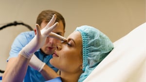 Näsbryggeoperation i Korea | Kostnader, Bästa klinikerna, Typer av förfaranden och mer!