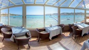 Het bezoeken van Mellieha en het ontdekken van haar culinaire geneugten