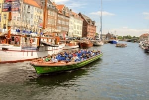 Copenhagen: 48-Hour Sightseeing Bus Ticket, 1-Hour Boat Tour