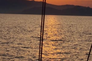 2 heures de navigation au coucher du soleil à bord d'un voilier à Platja d'Aro