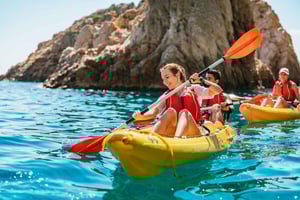 Barcellona: Tour di Tossa de Mar in kayak e snorkeling con pasto di 3 portate