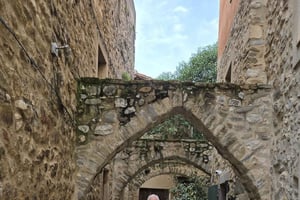 Barcelone : Visite de Besalu, Peratallada et consorts