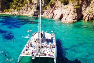 Lloret de Mar: Catamaran Sailing Cruise with BBQ and Drinks