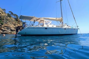 Gita in barca a vela con barbecue sulla Costa Brava