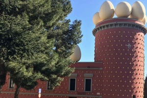 Salvador Dalí Theatre-Museum in Figueres private/shared tour