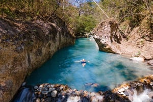 Kombinasjon: Lunsj + Las Chorreras-fossen + Blue Ponds + Hotspring