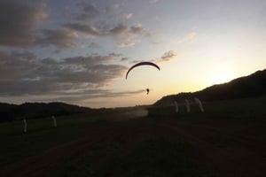 Jaco; Voo de parapente ao pôr do sol mágico-