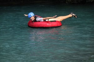 Katira: Passeio de tubing e cavalo no Rio Celeste