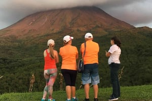 La Fortuna: Tur til Arenal-vulkanen og vandfaldet med frokost