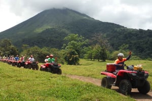 La Fortuna de Arenal: Arenal: Volcano, River, and Forest ATV Tour (Tulivuori, joki ja metsä)