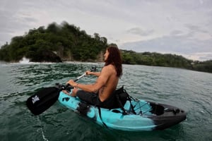 Manuel Antonio: Caiaque oceânico para a praia de Biesanz e mergulho com snorkel