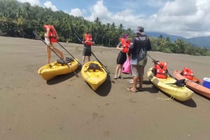 Passeio de caiaque e snorkel no Parque Nacional Marino Ballena