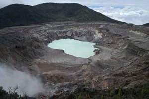 San José: Guided Volcano, Waterfall & Coffee Farm Day Trip