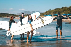 Tamarindo: Clases de surf 5 estrellas con SALT