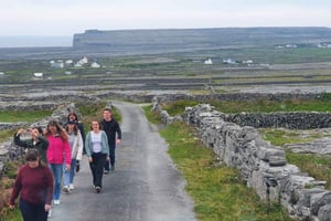 Galwaystä: Aransaarten matkapäivä ja Cliffs of Moher -risteily