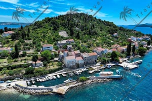 Задар: тур на катере по 3 островам с вином и снорклингом