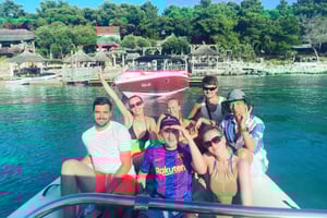 Desde Hvar: Tour privado en barco por las islas Pakleni