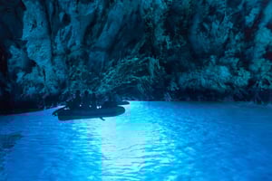 Omisista: Blue Cave & 5 saaren pikaveneajeluretki