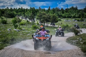 Depuis Split : Excursion en quad dans la montagne Dinara avec pique-nique
