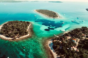 Från Split/Trogir: Blå lagunen & 2 öar halvdag Privat