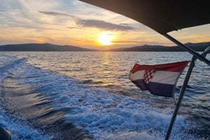 Von Trogir aus: 3 Inseln Halbtagestour mit Blauer Lagune