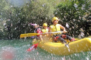 Halvdag med rafting på Cetina-elven