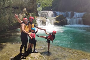 Kayak en las Cascadas de Mreznica en el Monumento Natural