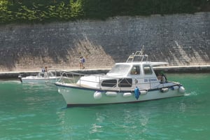 ザダル：プレコ、オスリャク、カリ島ボートツアー（ドリンク付き）