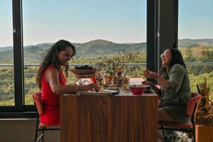 パラディーニ：3コースのテイスティングメニューを備えたトリュフハンティングツアー