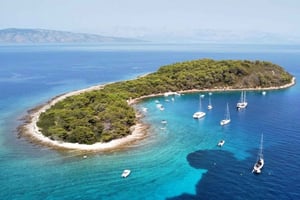 Podgora: Bootstour zu 3 Inseln mit Schwimmen und Höhlen