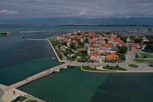 Visite privée de Zadar à Nin, la plus ancienne ville royale, avec dégustation de vin en option