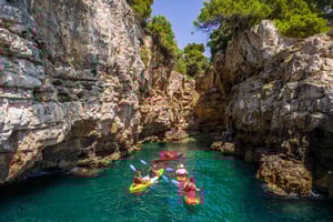 Pula: Kajakäventyr med grott- och ösnorkling