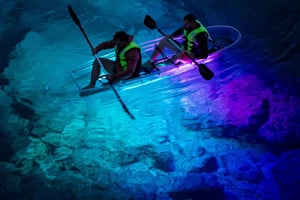 Pula : Excursion nocturne en kayak avec des kayaks lumineux