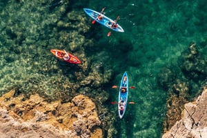 Pula: excursión en kayak por tres islas con foto en una cueva y snorkel