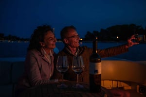 Rovinj: tour en barco privado de lujo por el casco antiguo con vino