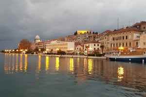 Sibenik: Tour guidato a piedi di sera
