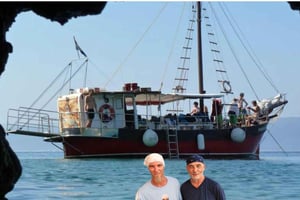 Île inhabitée : découvrez Plavnik avec un bateau pirate