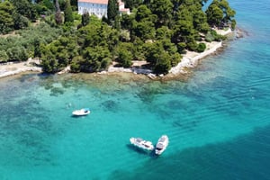 Zadar : croisière en bateau traditionnel vers Ugljan, Ošljak et Galevac