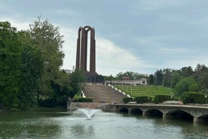 Bucarest: Contrastes del comunismo - Tour a pie en grupo reducido