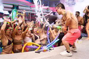 Cancún: Coco Bongo Spring Break Beach Party con Barra Libre